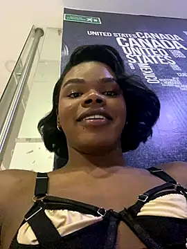 Snapshot of CamiEstrada chatting on 09-26-25, 10:47 CamiEstrada online show from 09-26-25, 10:47