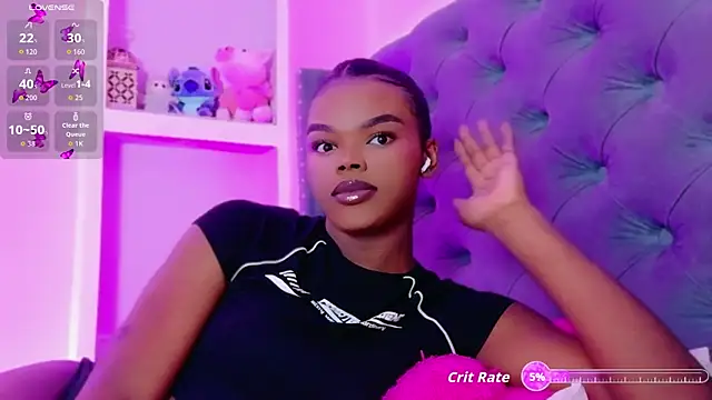 Snapshot of CamiEstrada chatting on 10-17-25, 11:18 CamiEstrada online show from 10-17-25, 11:18