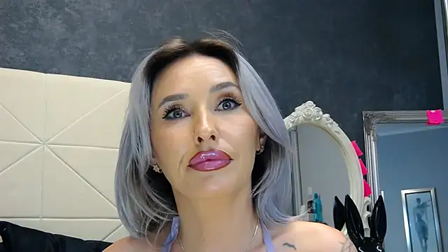 IssaSmith online show from 01-25-25, 02:25