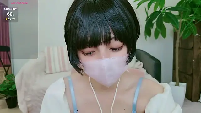 Snapshot of cohaku_329 chatting on 09-17-25, 10:39 cohaku 329 online show from 09-17-25, 10:39