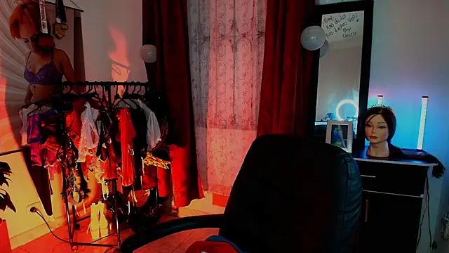 TinnaDawsom online show from 11-28-25, 12:13