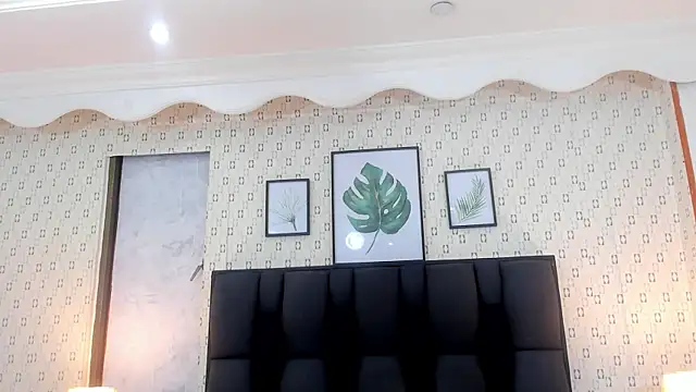 Snapshot of MirandaRossi chatting on 02-04-25, 03:00 MirandaRossi online show from 02-04-25, 03:00