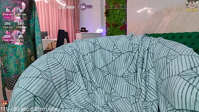 Snapshot of emily_bloom chatting on 01-24-25, 08:23 emily bloom online show from 01-24-25, 08:23