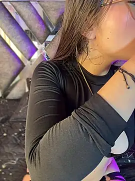 LylaLee111 online show from 03-03-25, 12:48