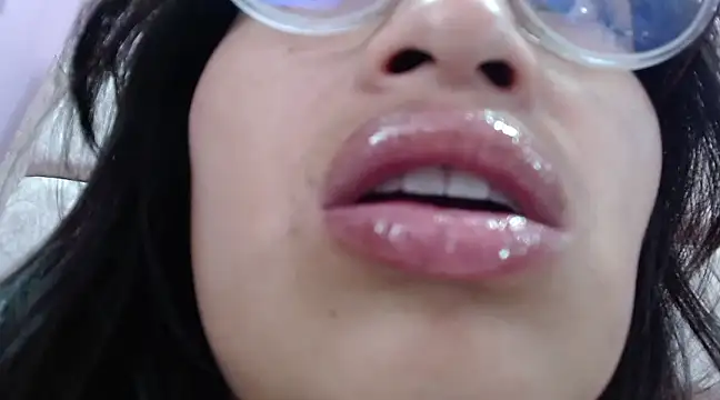 Miaa Smiith  online show from 01-10-25, 06:31