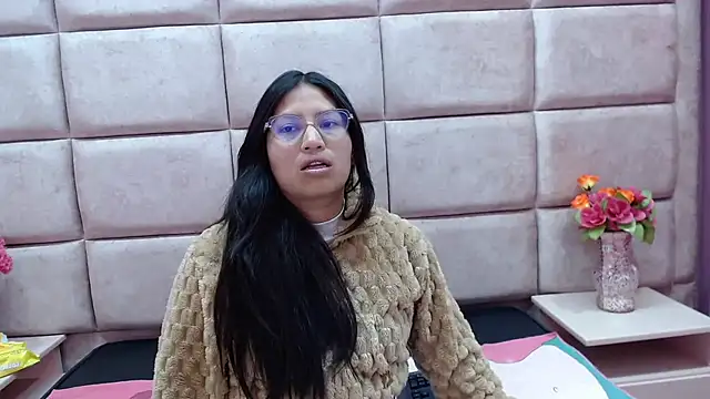 Miaa Smiith  online show from 01-20-25, 02:22