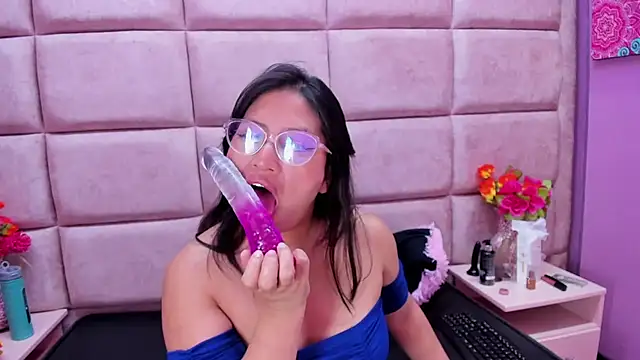 Miaa Smiith  online show from 03-21-25, 06:05