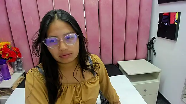 Miaa Smiith  online show from 10-05-25, 03:05