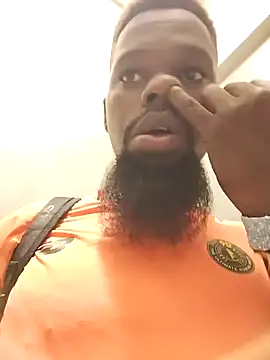 Snapshot of Chocolate_factory_man chatting on 01-15-25, 07:05 Chocolate factory man online show from 01-15-25, 07:05