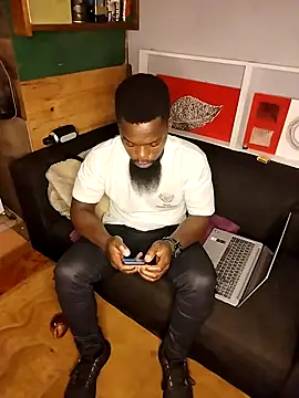 Snapshot of Chocolate_factory_man chatting on 03-17-25, 09:34 Chocolate factory man online show from 03-17-25, 09:34