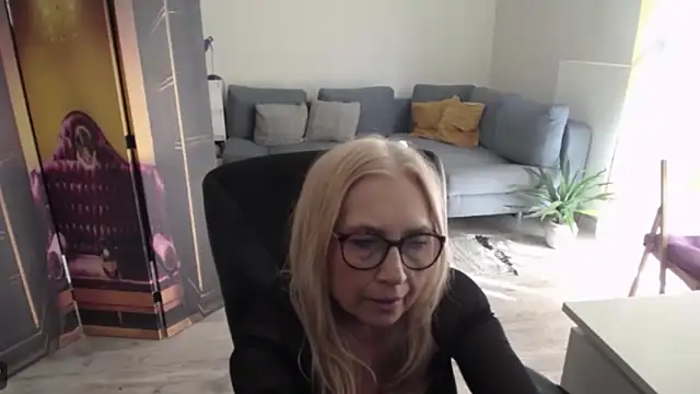 sofia xkiss online show from 04-21-26, 01:50