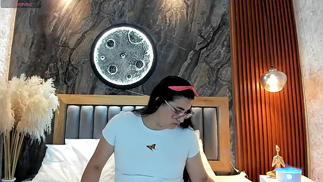 Snapshot of BellaPeers_ chatting on 05-13-26, 10:56 BellaPeers online show from 05-13-26, 10:56