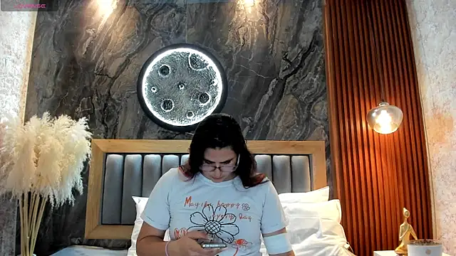 Snapshot of BellaPeers_ chatting on 05-29-26, 10:35 BellaPeers online show from 05-29-26, 10:35