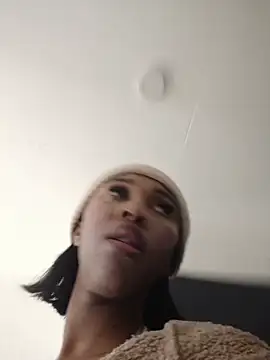 Snapshot of Shria107 chatting on 06-21-26, 09:56 Shria107 online show from 06-21-26, 09:56
