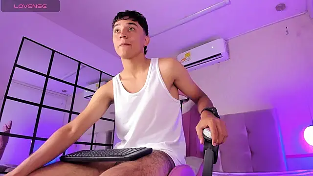 Snapshot of Austin_Cardieff chatting on 02-08-25, 04:36 Austin Cardieff online show from 02-08-25, 04:36