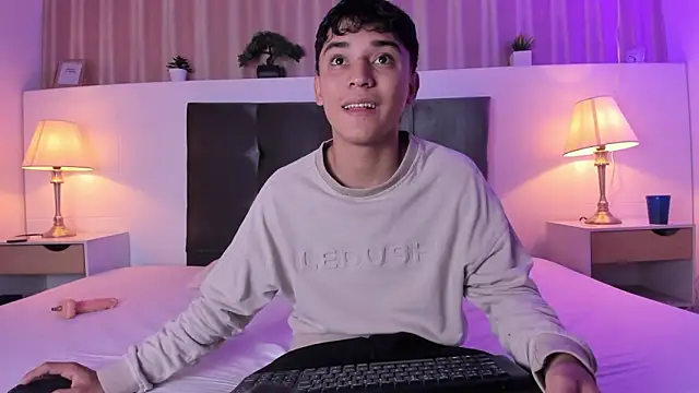 Snapshot of Austin_Cardieff chatting on 03-11-25, 03:16 Austin Cardieff online show from 03-11-25, 03:16