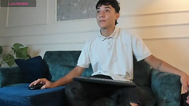 Snapshot of Austin_Cardieff chatting on 03-19-25, 03:20 Austin Cardieff online show from 03-19-25, 03:20