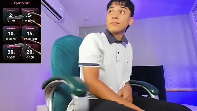 Snapshot of Austin_Cardieff chatting on 03-22-25, 03:20 Austin Cardieff online show from 03-22-25, 03:20