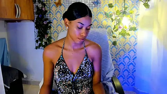 Snapshot of sasha_fox00 chatting on 12-02-24, 06:43 sasha fox00 online show from 12-02-24, 06:43