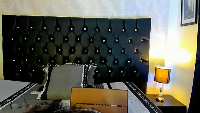 Snapshot of sasha_fox00 chatting on 01-15-25, 08:48 sasha fox00 online show from 01-15-25, 08:48