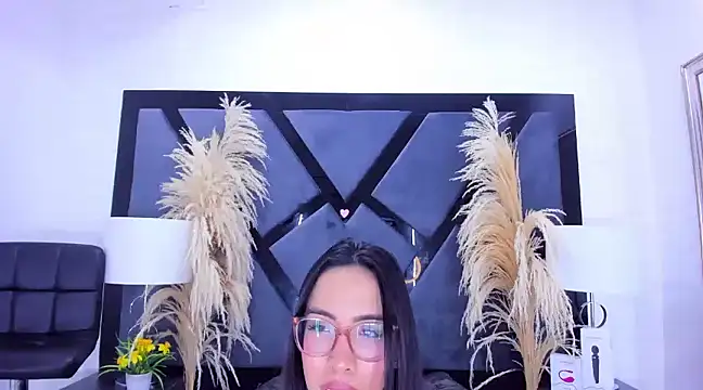 Snapshot of KylieWhite chatting on 01-14-25, 10:06 KylieWhite online show from 01-14-25, 10:06