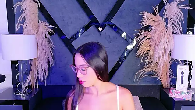 KylieWhite online show from 11-08-25, 05:40