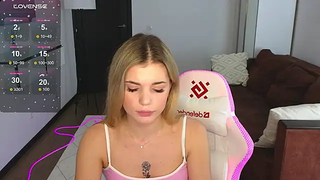 adrianawow1 online show from 03-13-25, 03:22