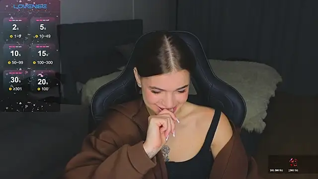 adrianawow1 online show from 11-28-25, 02:47