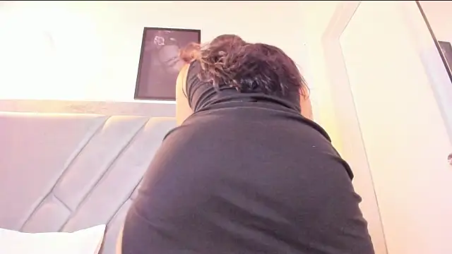 nataliee foster online show from 09-26-25, 10:19