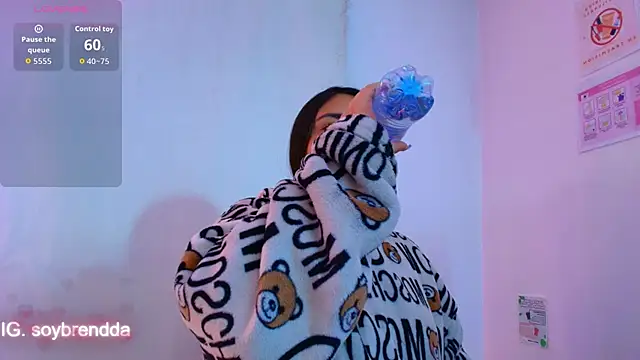 Snapshot of Brendda_tay chatting on 11-21-25, 03:27 Brendda tay online show from 11-21-25, 03:27