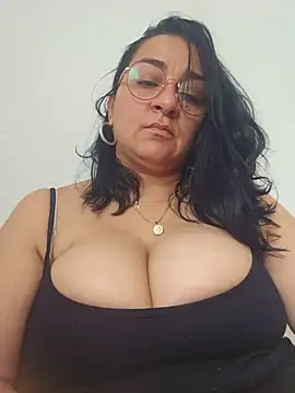 Snapshot of paulinaDiaz1 chatting on 05-12-26, 12:57 paulinaDiaz1 online show from 05-12-26, 12:57