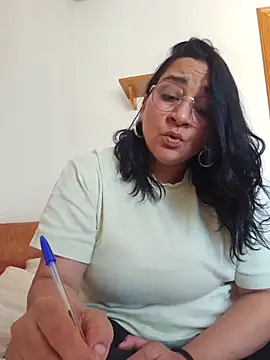 Snapshot of paulinaDiaz1 chatting on 05-20-26, 01:06 paulinaDiaz1 online show from 05-20-26, 01:06