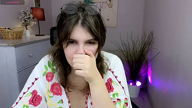 Ruyjin Choi online show from 11-18-25, 10:52