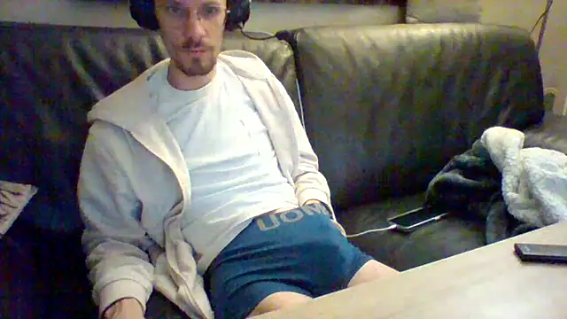 Snapshot of passif520 chatting on 02-06-25, 11:15 passif520 online show from 02-06-25, 11:15