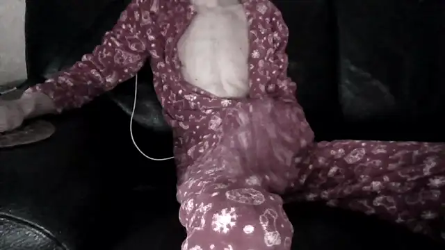 Snapshot of passif520 chatting on 12-14-25, 09:47 passif520 online show from 12-14-25, 09:47