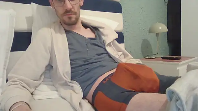 Snapshot of passif520 chatting on 02-22-26, 03:43 passif520 online show from 02-22-26, 03:43