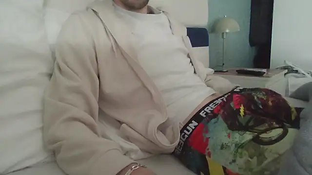 Snapshot of passif520 chatting on 03-12-26, 11:05 passif520 online show from 03-12-26, 11:05