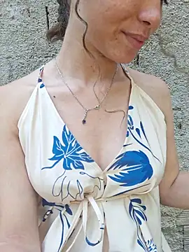 HelenHoltz online show from 11-26-25, 03:46