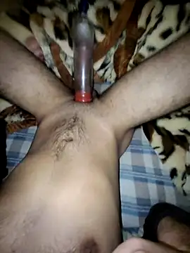 Snapshot of bigdig22cm chatting on 12-17-25, 06:03 bigdig22cm online show from 12-17-25, 06:03