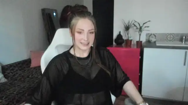 Snapshot of ce_leste__ chatting on 05-06-26, 03:39 ce leste online show from 05-06-26, 03:39