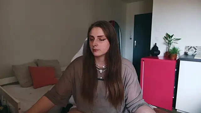 Snapshot of ce_leste__ chatting on 05-19-26, 01:06 ce leste online show from 05-19-26, 01:06