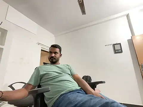 Snapshot of real_meet_girl_finding_in chatting on 12-04-24, 05:38 real meet girl finding in online show from 12-04-24, 05:38