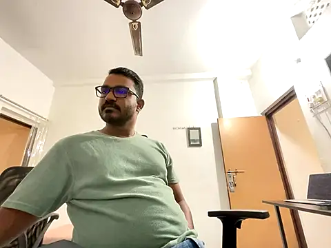 Snapshot of real_meet_girl_finding_in chatting on 12-05-24, 08:44 real meet girl finding in online show from 12-05-24, 08:44