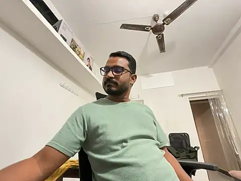 Snapshot of real_meet_girl_finding_in chatting on 12-13-24, 10:41 real meet girl finding in online show from 12-13-24, 10:41