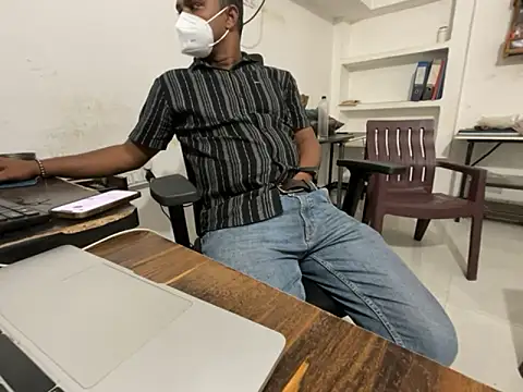 Snapshot of real_meet_girl_finding_in chatting on 10-15-25, 10:37 real meet girl finding in online show from 10-15-25, 10:37