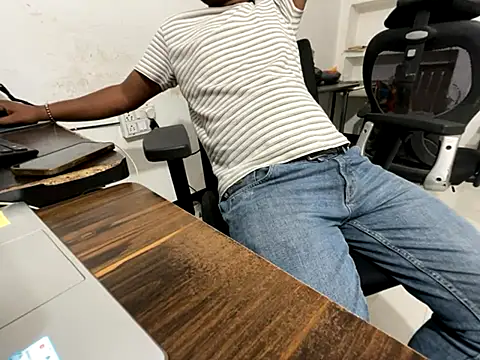 Snapshot of real_meet_girl_finding_in chatting on 10-23-25, 10:03 real meet girl finding in online show from 10-23-25, 10:03