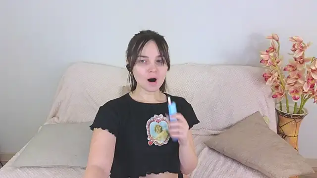 Snapshot of Ellie_Sunset chatting on 01-14-25, 08:41 Ellie Sunset online show from 01-14-25, 08:41