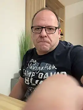 coupleLatinaLovers online show from 12-19-24, 10:02