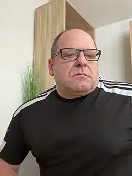 coupleLatinaLovers online show from 12-23-24, 10:32