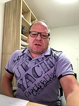 coupleLatinaLovers online show from 10-22-25, 04:57